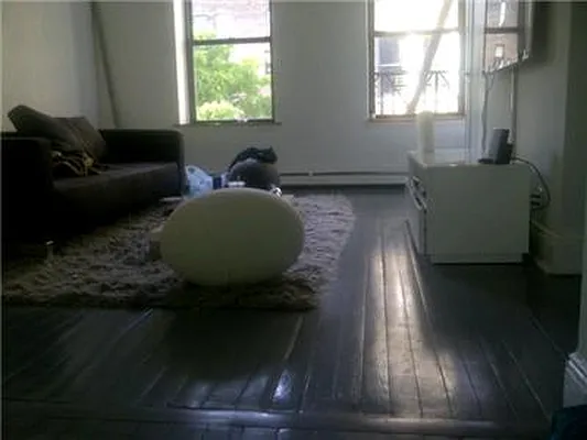 Rented by R New York | media 82