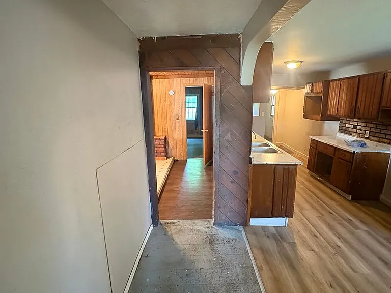 202 Van Buren St — Photo 12