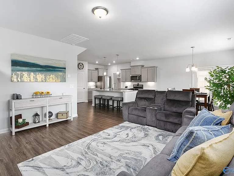 216 Portrait St — Photo 5