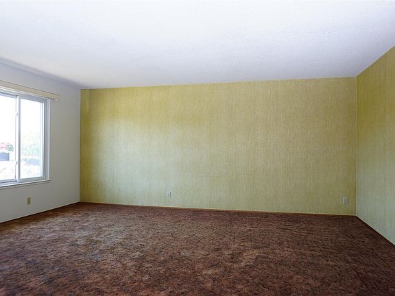 4th image of 698 Kirk Glen Dr