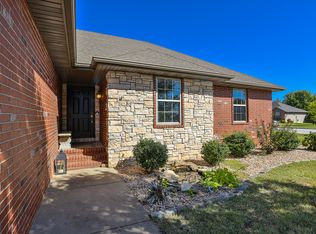 1913 E Whetstone Dr, Ozark, MO 65721