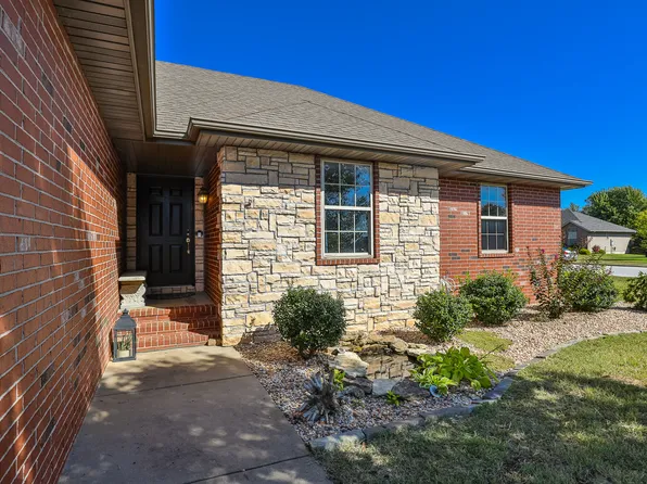 1913 E Whetstone Dr, Ozark, MO 65721