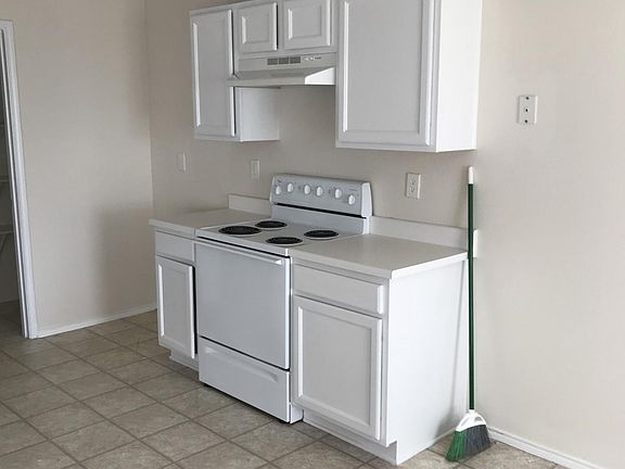 2nd image of 1610 Hickory Creek Ln