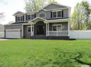 3 Lafayette Pl, Massapequa, NY 11758