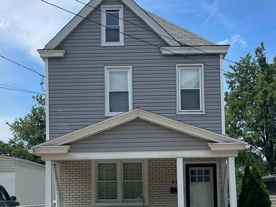 Relax on the cozy front porch on this quiet street. Walking distance to scenic Grandview Ave.