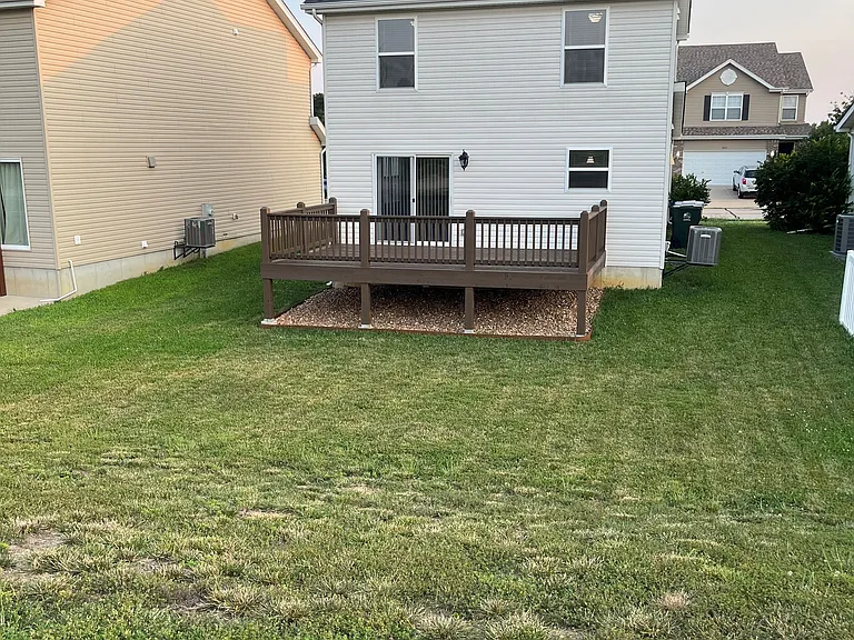 1027 Chesterfield Dr — Photo 2