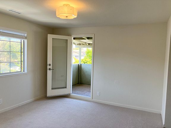 Bedroom with access to balcony.