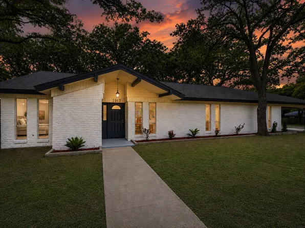 1917 Toplea Dr, Euless, TX 76040
