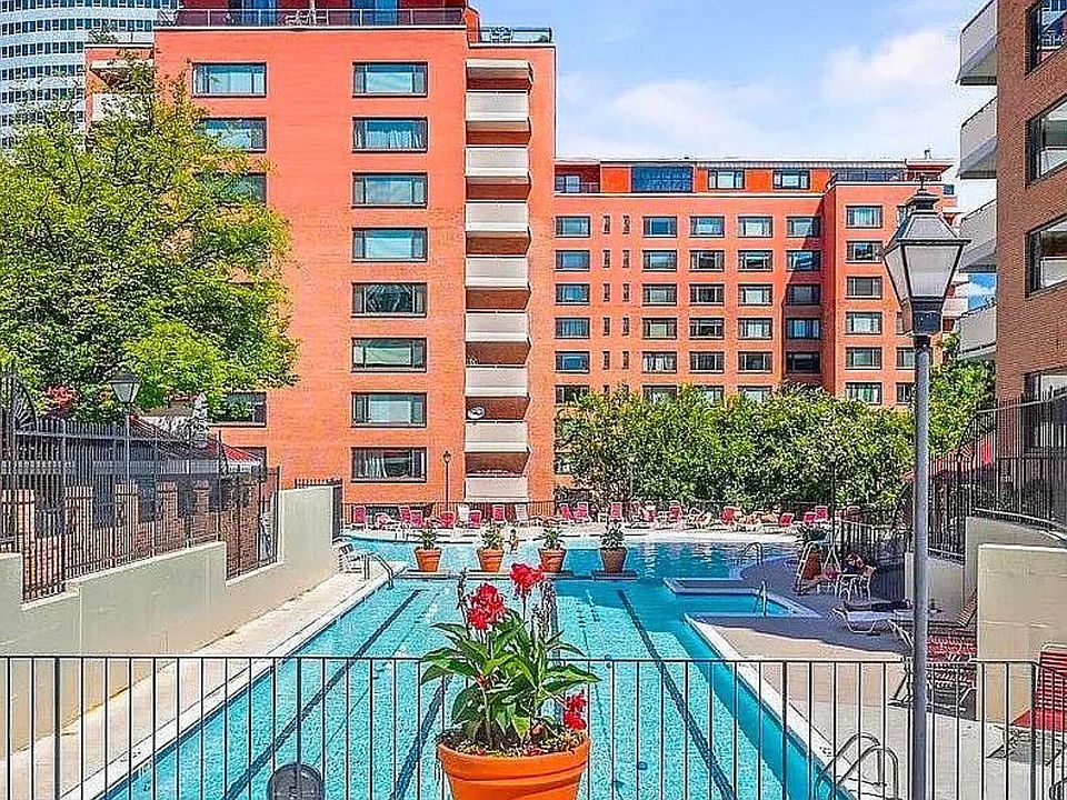 1st image of 1011 Arlington Blvd APT 907
