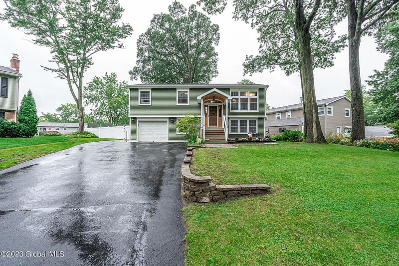 5th image of 102 Woodview Court