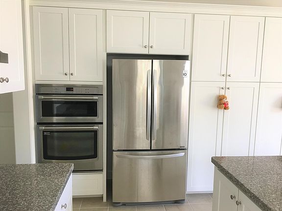 Kitchen (Common Area)