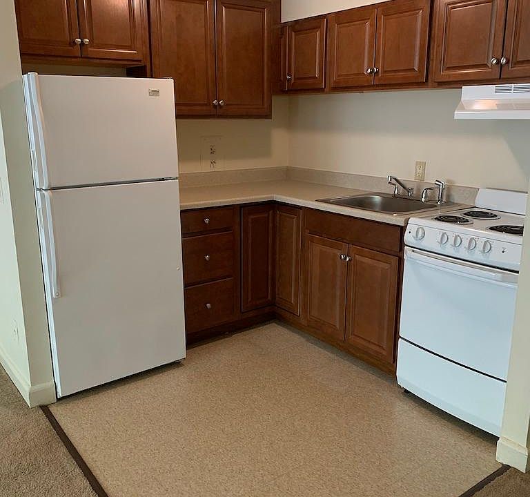 1st image of 7 Roberts Dr APT 11