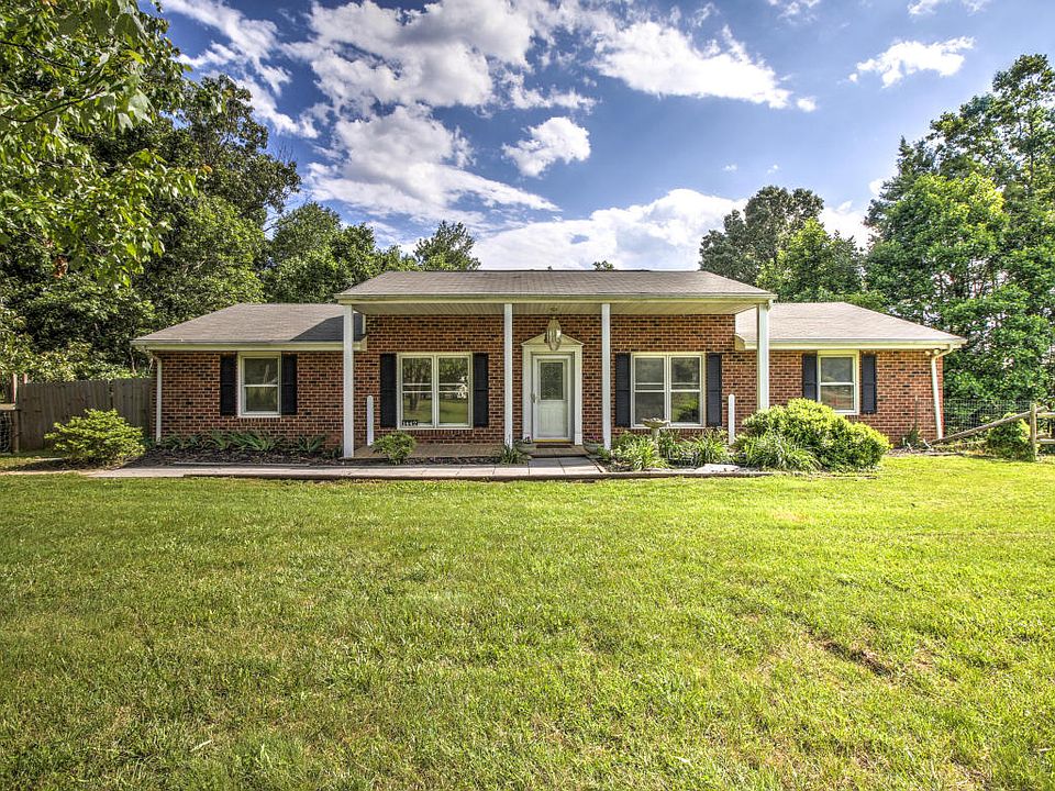 1st image of 1442 Holiday Cir