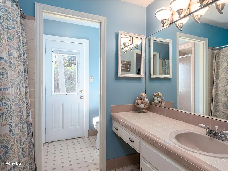 810 Madam Moores Ln #A — Photo 22