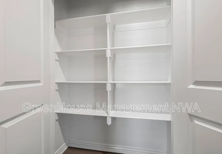 210 Williams Ct — Photo 18