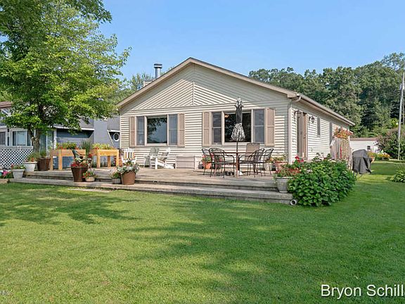 2nd image of 1528 E Lockwood Ct