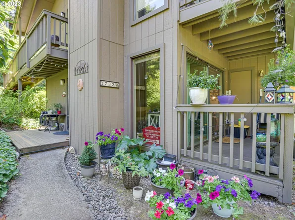 7732 SW Barnes Rd Unit D, Portland, OR 97225