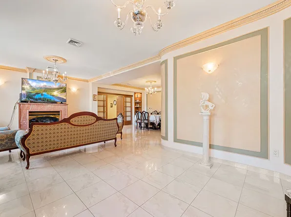 7325 14th Avenue image 5 of 52