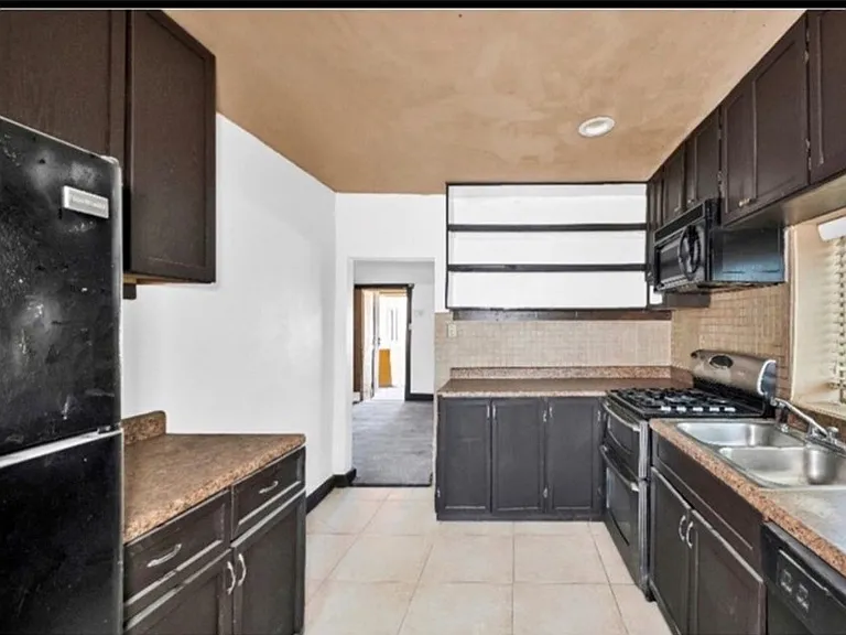 82481 Valencia Ave — Photo 3