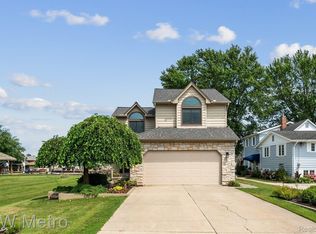 39406 E Archer Dr, Harrison Township, MI 48045