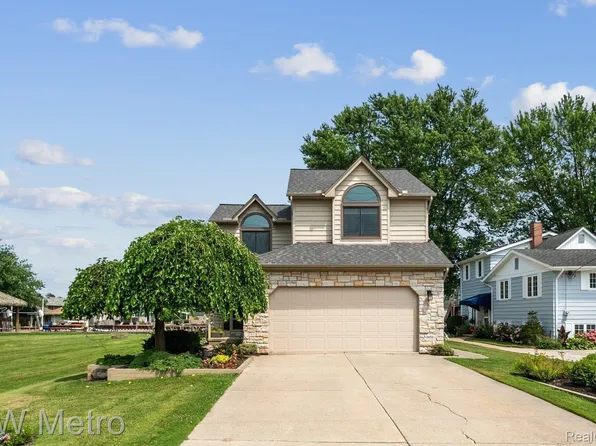 39406 E Archer Dr, Harrison Township, MI 48045