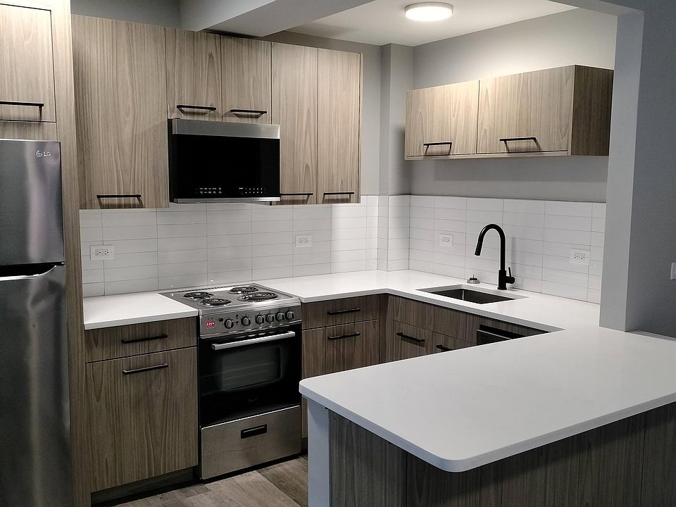 1st image of 6126 S Woodlawn Ave #450
