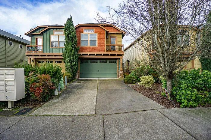 3 bed, 2.0 bath, 1717 sqft, $2,595 — Photo 3