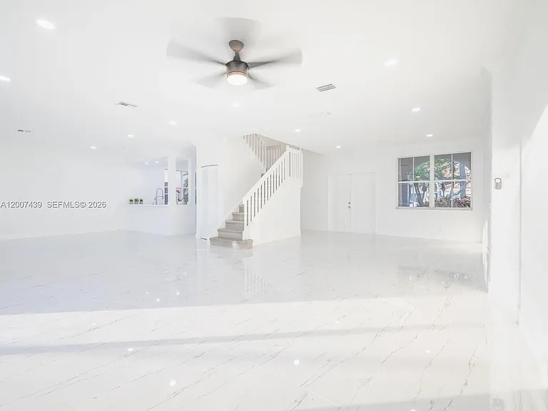 801 Tanglewood Cir — Photo 11