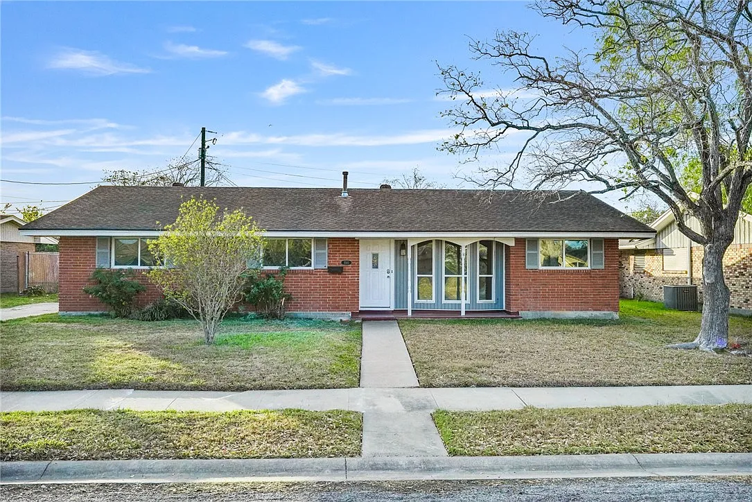 3 bed, 2.0 bath, 1992 sqft, $2,200 — Photo 2