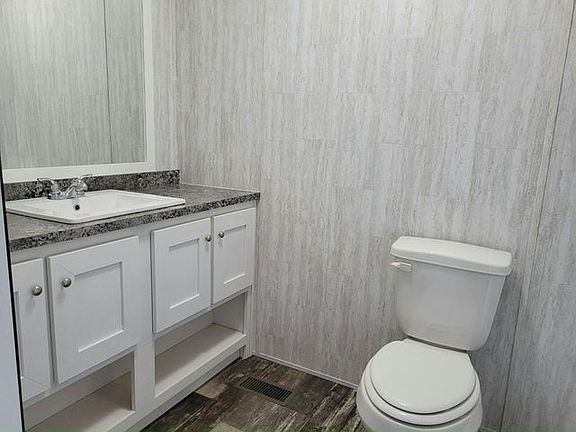 4th image of 82 Quarry Hill Est #82