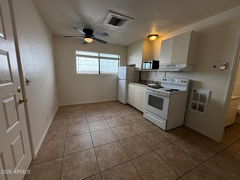840 S Main St #16 — Photo 2