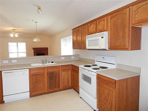 2nd image of 2836 Goldfinch Dr