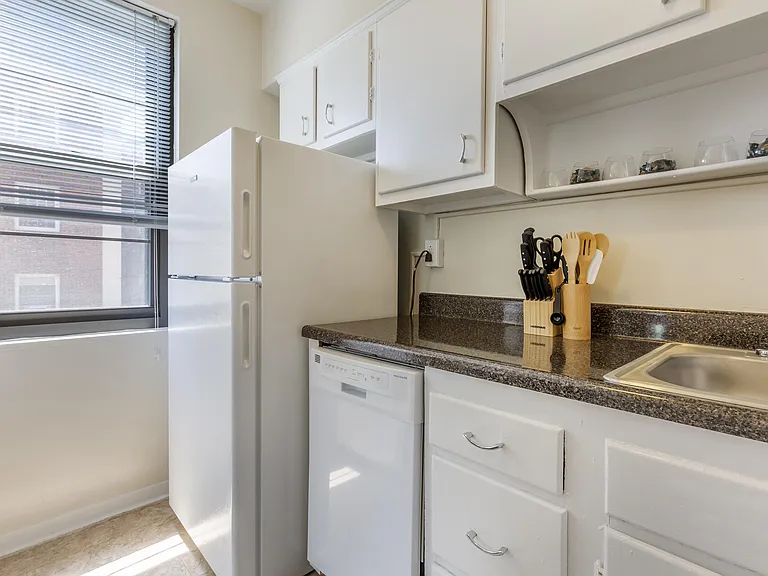 Broadview Apartments — Photo 39
