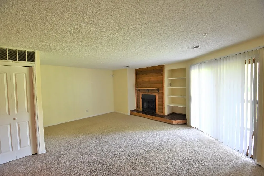 1 bed, 864 sqft, $2,135 — Photo 2
