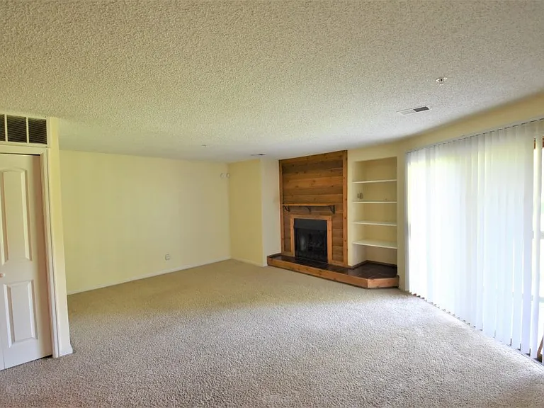 2892 Shadow Creek Dr #110 — Photo 2