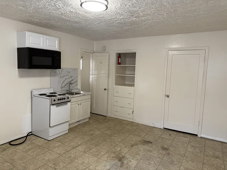 3955 S State St #8 — Photo 3