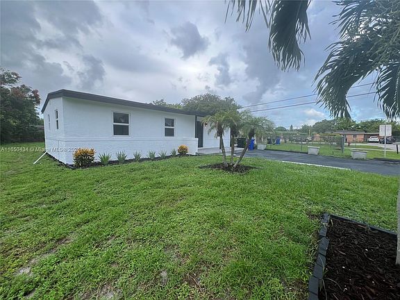 5th image of 1420 NW 13th Pl