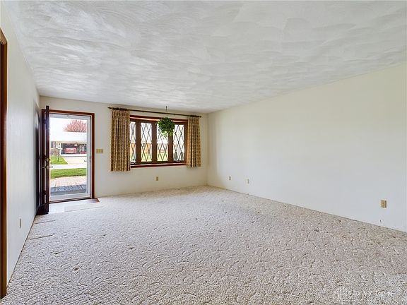 2nd image of 415 Medallion Dr