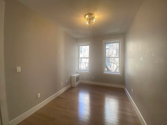 5th image of 569 W 192nd St #3