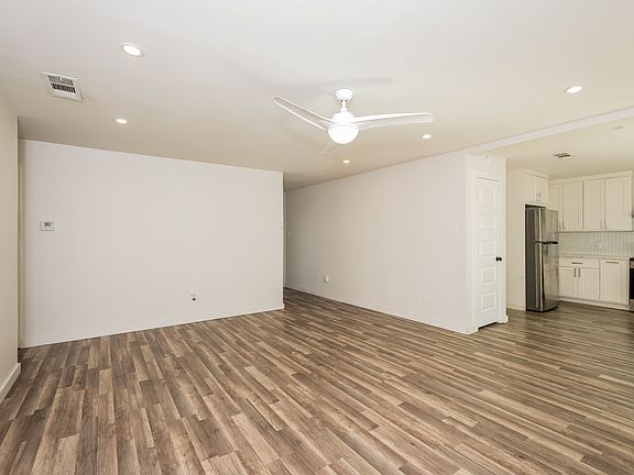 5th image of 1222 Cove Dr