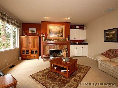 Family Room w/Fireplace 
