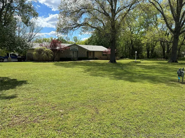 9776 E Quarterhorse Dr, Claremore, OK 74019