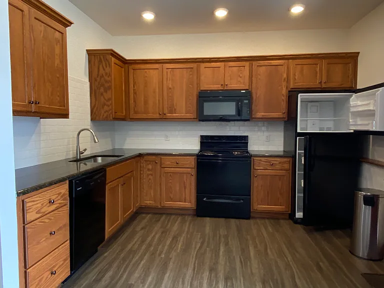 941 W 3rd St #2-4 — Photo 5
