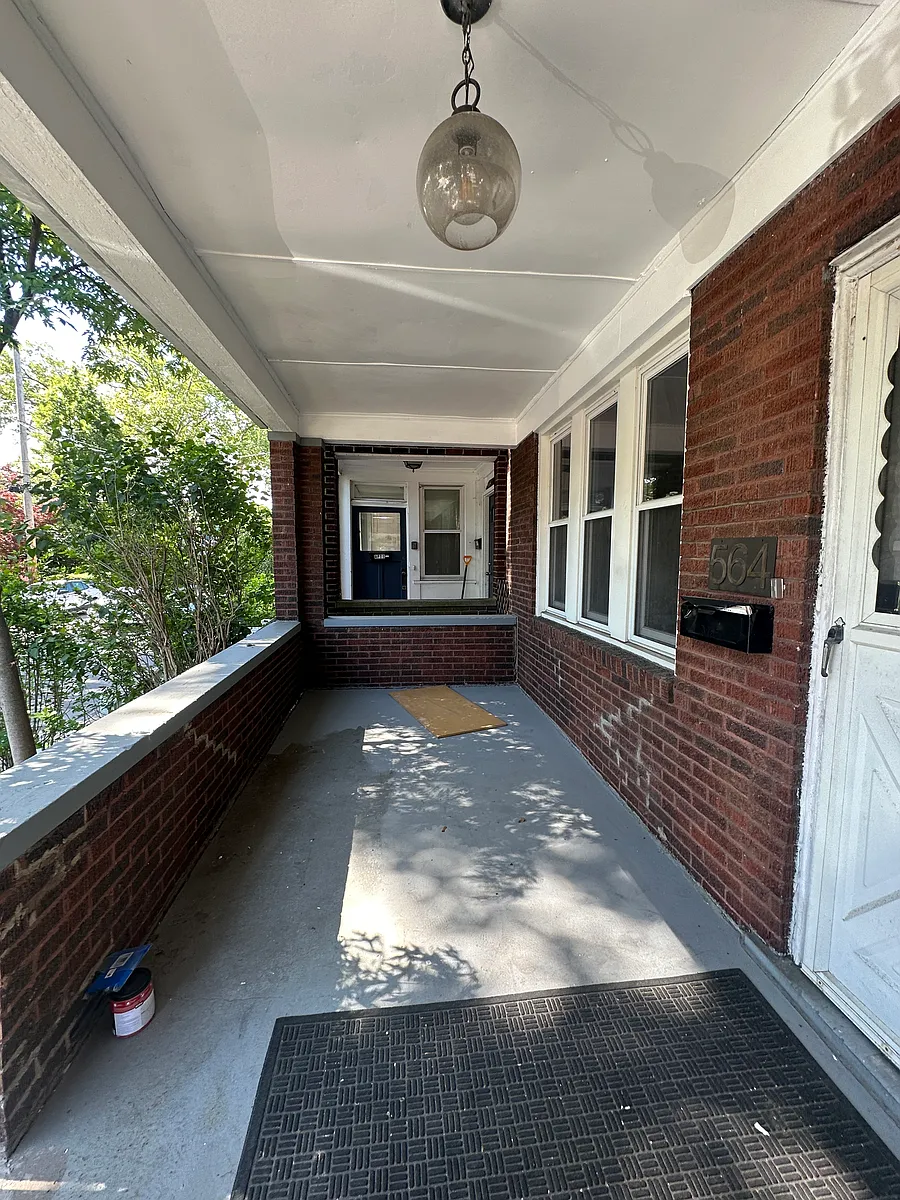 Building Photo - 564 Peebles St