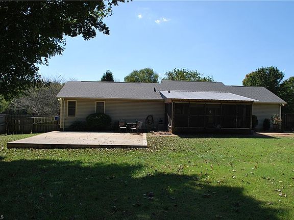 3rd image of 408 E Lake Dr