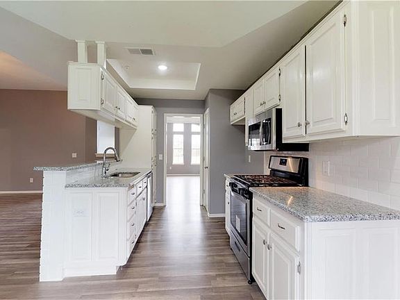 3rd image of 624 SW 150th St