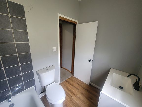 5th image of 1532 Hanover St