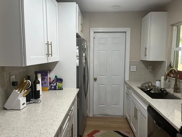310 Dorchester Dr — Photo 8