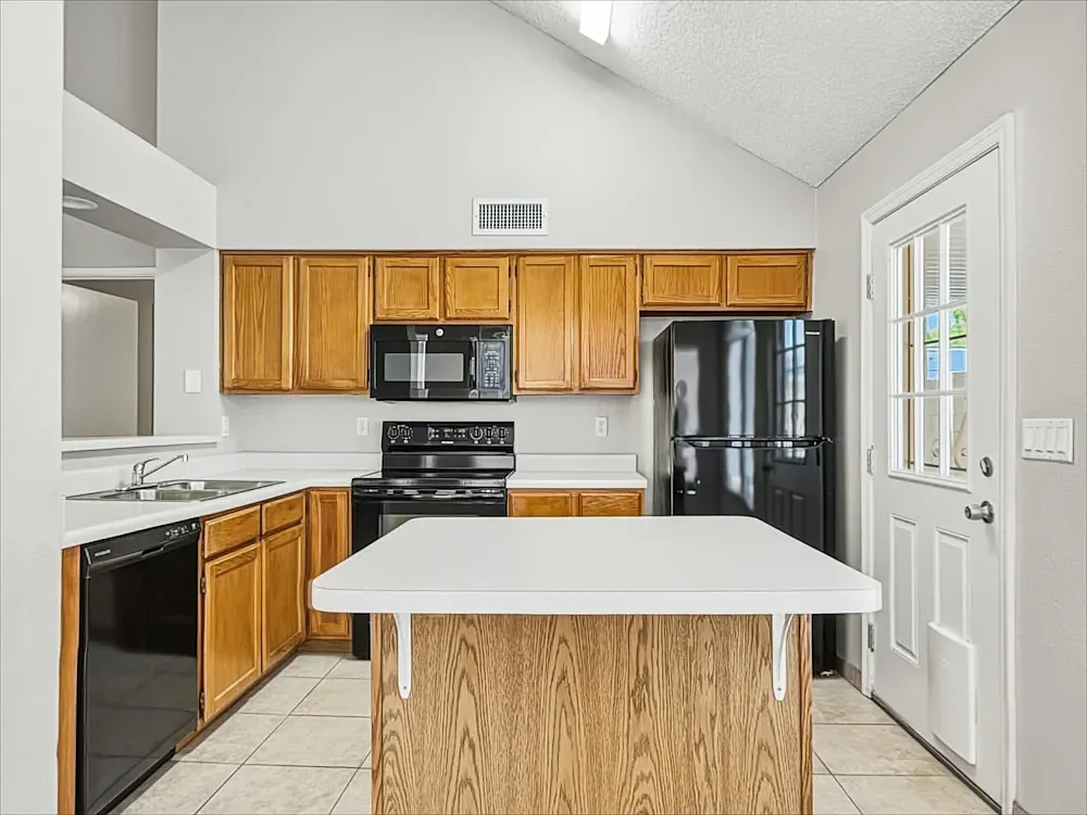Building Photo - 1431 W Monona Dr
