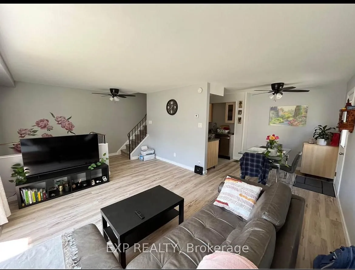 Building Photo - 20 Sonnet Cres #135